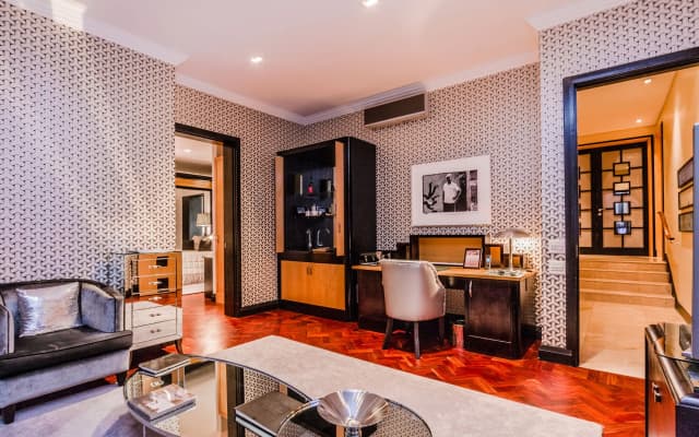 No5 Boutique Art Hotel by Mantis