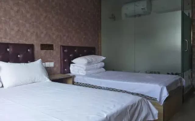 Rose Bay Hotel (First Branch of Harbin Qunli Medical University)