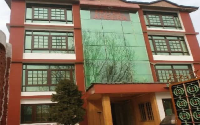 Goroomgo Ameera Srinagar