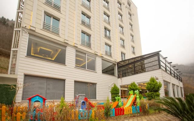 Jolnar Garden Hotel
