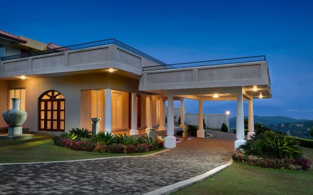 Fox Kandy by Fox Resorts- Luxury in the Mist