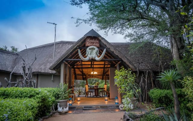 Kambaku Safari Lodge