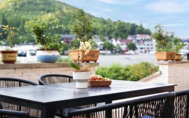 Yunshang Grassland Anji Yinxuanyuan Holiday Homestay