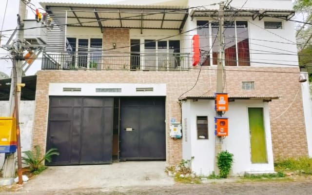 OYO 1957 Riverside Residence