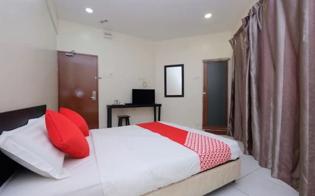 OYO 1104 Q Hotel