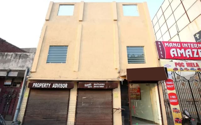 OYO 24442 Amaze Inn