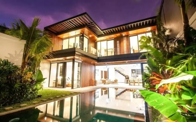 Coastal Haven: Fresh 4BR Villa 200m to Canggu
