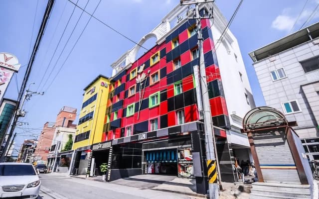 Q9 Motel Gumi