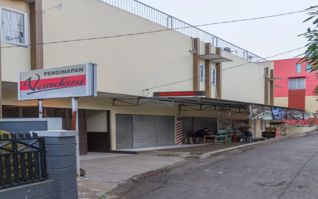 RedDoorz Plus near IPDN