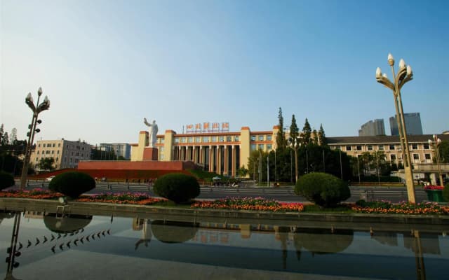 Shanshui S Hotel (Chengdu Kuanzhai Alley Tianfu Square)