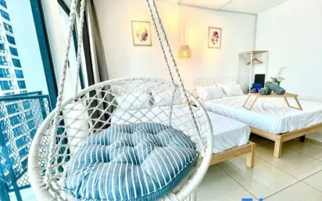 R 1-5Pax Cozy Home SetiaAlam 100mpsWifi&TV Trefoil