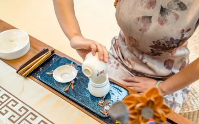 Floral Lux Hotel·Heyuan Hotel