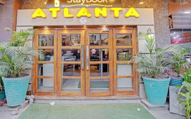 Staybook Atlanta New Delhi Train Station
