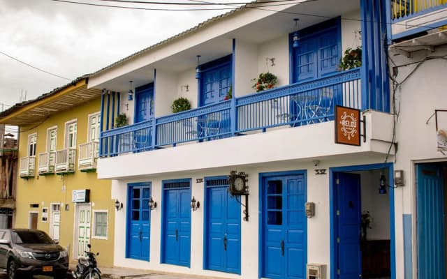 El reloj casa hotel