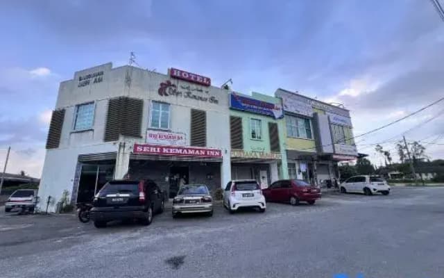 Seri Kemaman Inn, Chukai Terengganu By Zuzu