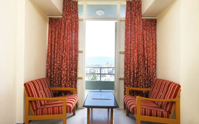 Capital O 8169 Hotel Salem Castle