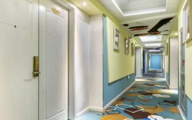 Corner Love Theme Hotel