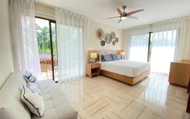 2BR 6 Guest Balcony in Portillo Close to Beach