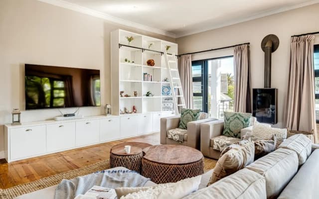 Camps Bay 4bed Villa w Pool Luxe on Central