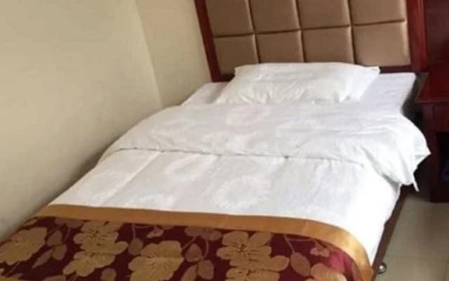 Huaqiao Inn