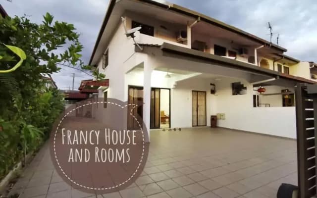 Chill and Traditional House in Bercham Ipoh