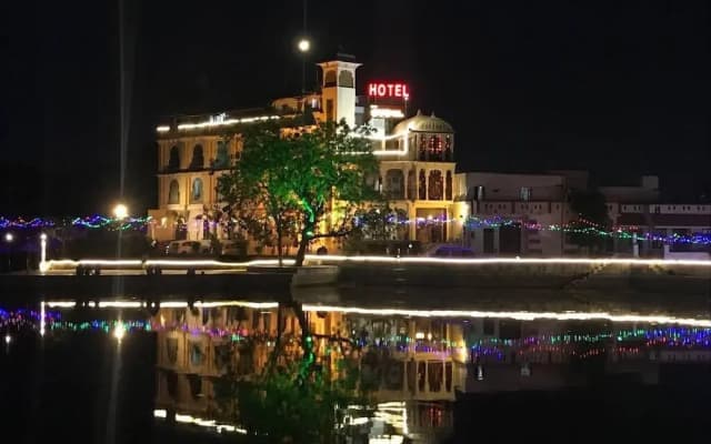 Hotel Vishalas The Raj Kesar Regency