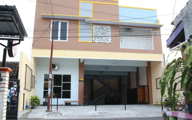 RedDoorz Syariah near Suncity Mall Madiun