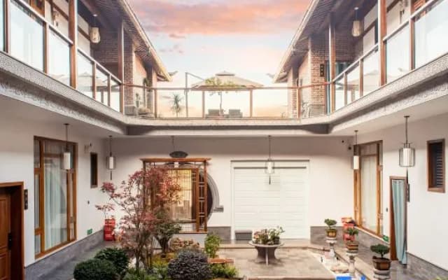 Tengchong Fengchengyuan Holiday Homestay (Heshun Ancient Town Branch)