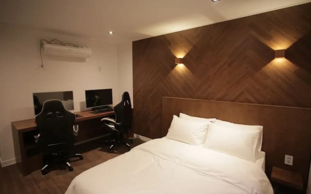 Hotel Seven Step