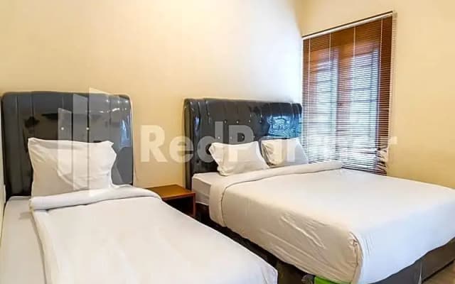 Adam Malik Guesthouse near Regale ICC Medan Mitra RedDoorz