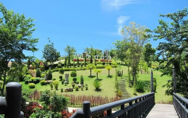 Dern Din Du Dao Resort