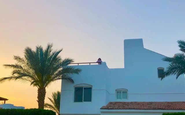 Villa with 5 bedrooms & 4 bathrooms - private heated pool