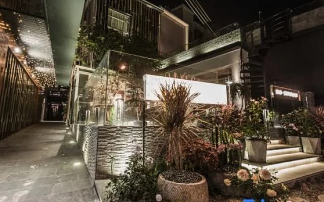 West Lake Yingxiu·Man Ting Fang Homestay