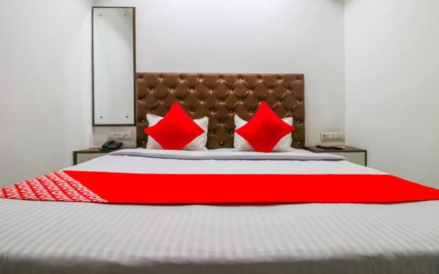 OYO HSR129 Rv Hotel