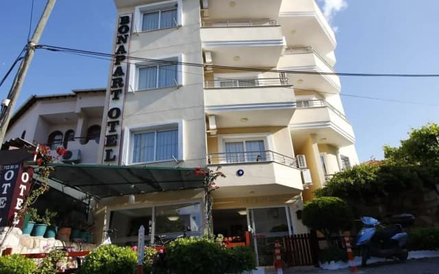 Bonapart Hotel
