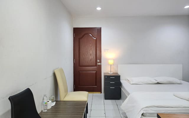 Freesia Bangphi Guest House by ZUZU