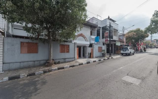 RedDoorz Syariah near Taman Kota Kuningan