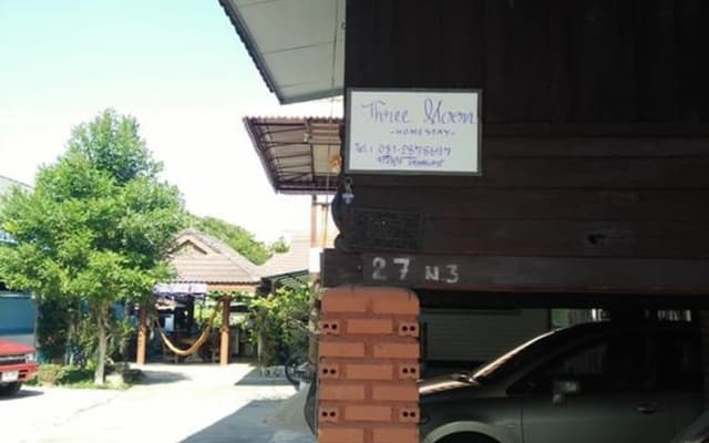 Three Moons Homestay