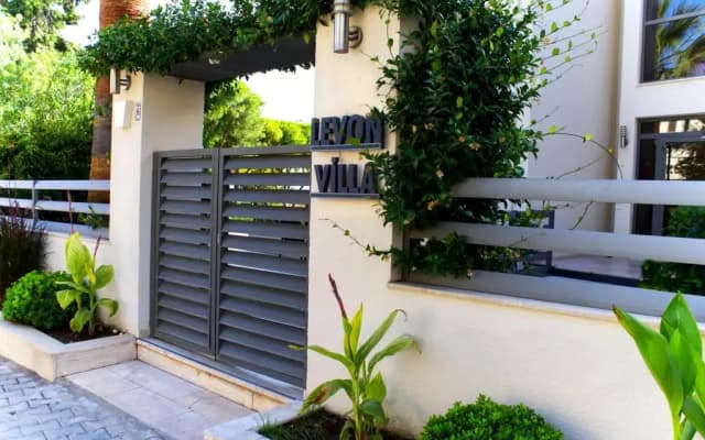 Levon Villa Hotel