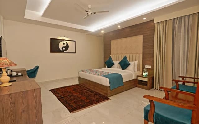 Hotel Cardinal Express OXMO Delhi Airport