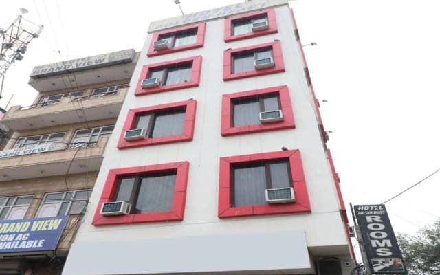 OYO 28646 Hotel Golden Heart