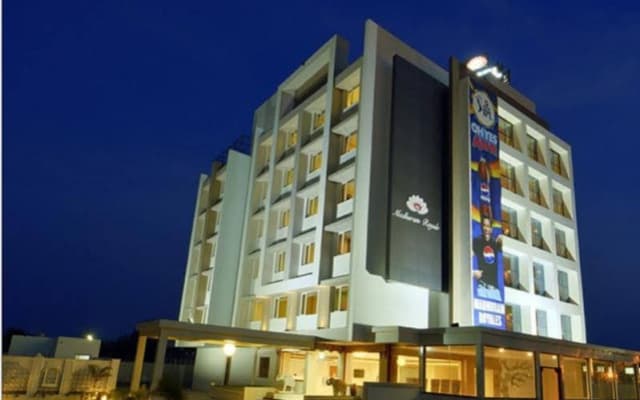 OYO Premium Pal Road