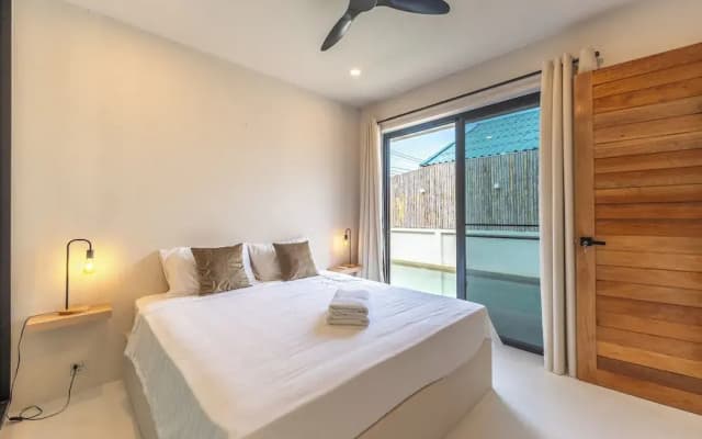 Stylish Rooftop Pool Villa Sea View V211