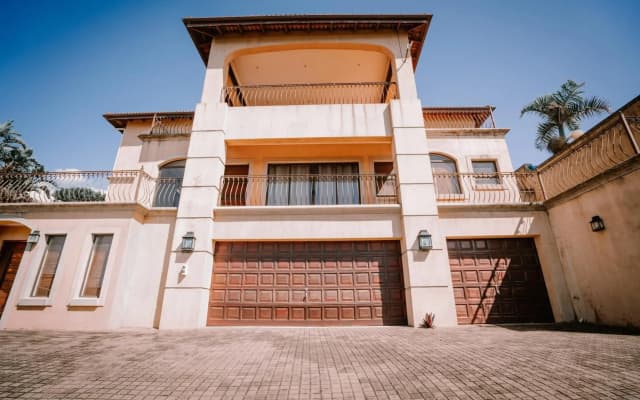 6 Bedroom Tuscan Styled Home in Umdloti Beach