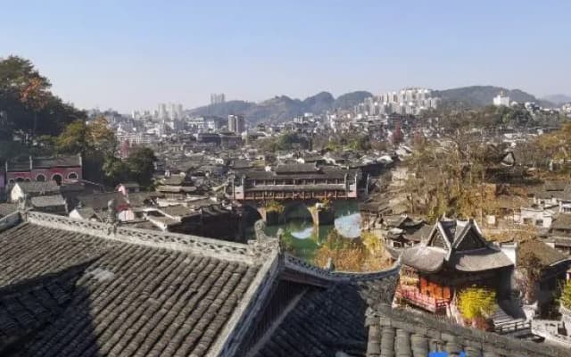 Chaoman Hotel (Fenghuang Ancient Town Branch)