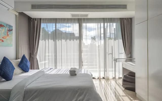 4BR Poolside 500m from Kata Beach V220