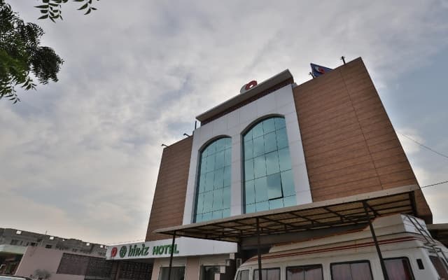 Capital O 41581 Hiriz Hotel