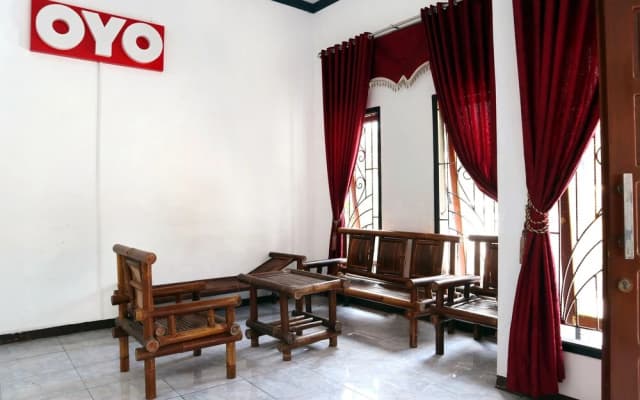Penginapan Eby by OYO Rooms