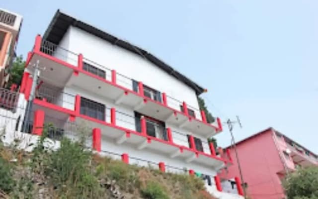 Goroomgo Chinar Lake View Nainital