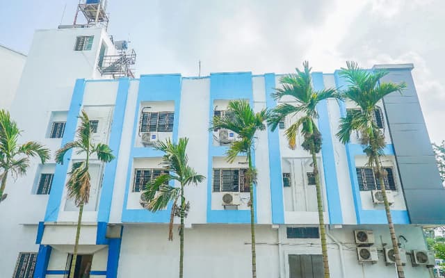 OYO 13583 Hotel Paradise Inn